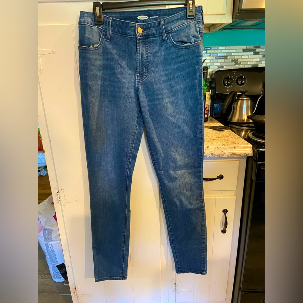 Medium wash skinny jeans